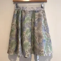 ☆新品☆ 上品なボタニカル柄膝丈スカート