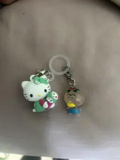 ハローキティ クレヨンしんちゃん キーホルダー