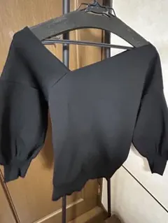 オフショルダー ブラック トップス Fサイズのサムネイル