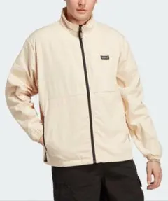 アディダス　ウインドブレーカー