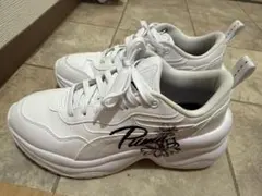 Puma ホワイト スニーカー
