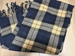 ネイビーとイエローのチェックマフラー