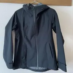 ユニクロ　黒　レディース　マウンテンパーカー　Lサイズ。