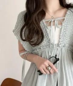 【あかり様】mily bilet シアー楊柳ノースリーブギャザーベストブラウスのサムネイル