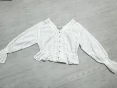 ホワイト レース付き フレアスリーブシャツ