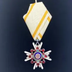 R 日本国 勲章 記章 徽章 戦後版 略綬 明治 R 日本国 勲章 記章 徽章 戦後版 略綬 明治 - メルカリ