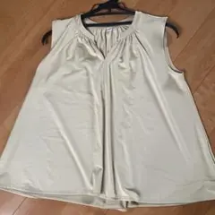 UNIQLO ベージュ ノースリーブ M