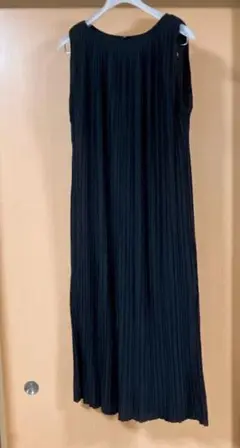 【付属品なし】ユニクロ　プリーツワンピース　ノースリーブ　ブラックLサイズ
