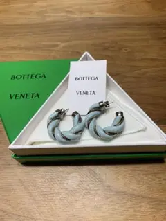 【新品】BOTTEGA VENETA 水色ツイストフープピアスのサムネイル