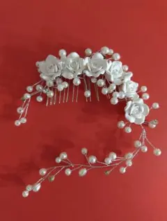ヘアアクセサリー　ヘアコーム　髪飾り　　ビーズ　花柄　白　シルバー