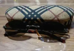 BURBERRY　リムレスサングラス　ケース付きのサムネイル
