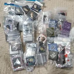 黒執事 宝石缶バッジ 瓶詰め アクリルキーホルダー - メルカリ