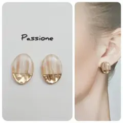 【一点物】‪パールベージュ＆ゴールド ストライプオーバルピアス/イヤリング