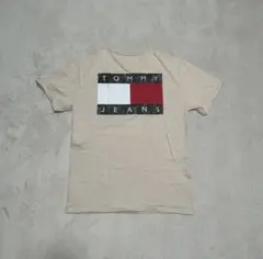 TOMMY JEANS ベージュ Tシャツ 半袖