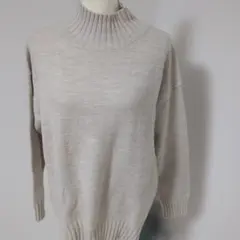 GU ベージュ タートルネック ニット 長袖