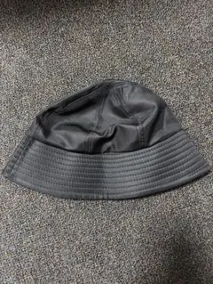 美品 黒のバケットハット
