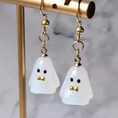 No.143 ハンドメイド ハロウィン おめかしゴースト レジン フックピアス