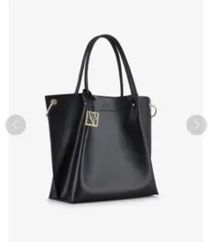 A|X Armani Exchangeショルダーバック　ブラック　　チャーム付きのサムネイル