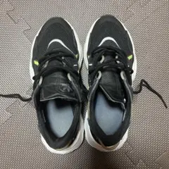 カジュアルスニーカー ブラック ストライプデザイン