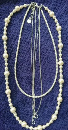 三連フェイクパールネックレス