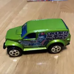 Hot Wheels 緑色 ミニカー グラフィック付き