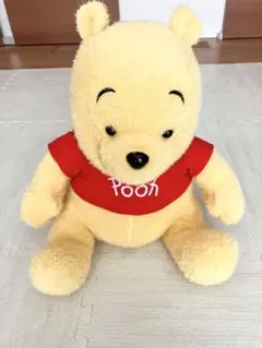 【Disney】くまのプーさん ぬいぐるみ 大きめサイズ 赤いシャツ
