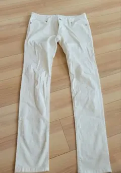 新品未使用　GU白パンツ