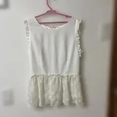 ホワイトフリルレースノースリーブトップス　QUEENSCOURT USED M