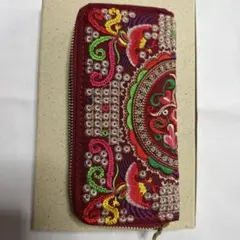 刺繍デザイン ラウンドファスナー長財布 ボルドー