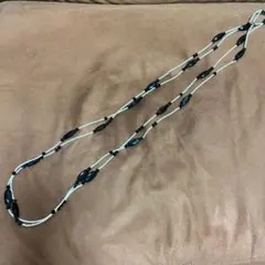 面取りしてる黒ビーズと、パール風小さなビーズで手作りしたネックレス