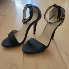 ブラックストラップ付きヒールサンダル35