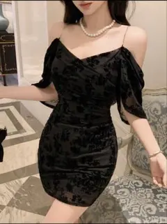 ブラックオフショルダータイトドレス