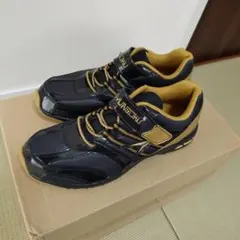 子ども用スニーカー　瞬足　23.5