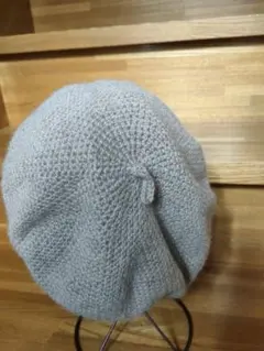 ベージュ ニット ベレー帽 花モチーフ付き