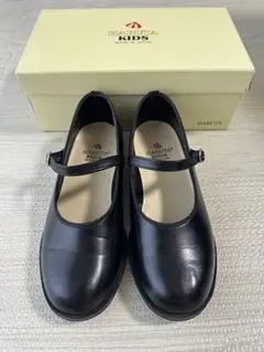 ハルタキッズ　ストラップシューズ