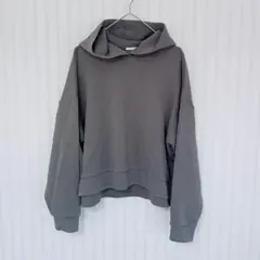 GU　ジーユー　グレー フード付き クロップドパーカー　М　美品