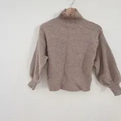 リブ編み　ハイネック　ニット　ベージュ　セーター　七分袖　トップス