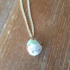 陶器製花模様ネックレス