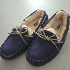 UGG ネイビー モカシン リボン付き UGG モカシン ネイビー スエード ボア リボン - メルカリ