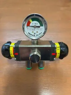 業務用 ビールガス分岐 3連 IGETA レギュレーター付 CO2 使用回数少 業務用 ビールガス分岐 3連 IGETA レギュレーター付 CO2 使用回数少