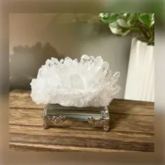 光雲の菊花水晶｜貴州省産　水晶クラスター（175g／台座つき） 光雲の菊花水晶｜貴州省産 水晶クラスター（175g／台座つき） - メルカリ