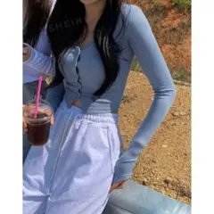 shein DAZY 無地ボタンクロップtシャツ