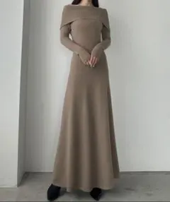 【新品未使用】今期 オフショルダー ベージュ ニットロングワンピース