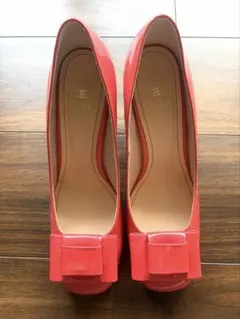 EIZO エナメル パンプス コーラルピンク　 リボンのサムネイル
