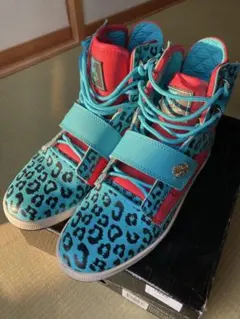 vlado スニーカー ゴールド サイズ25.5 - メルカリ