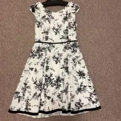 JUSGLITTY フラワープリント ノースリーブワンピース