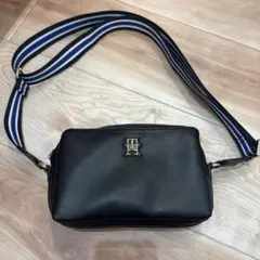 トミーヒルフィガー ショルダーバッグ ブラック
