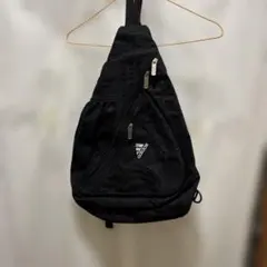 adidas スリングバッグ ブラック