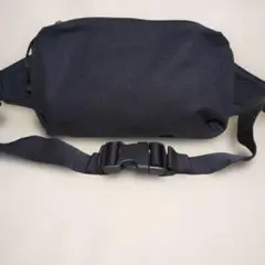 UNIQLOブラック ボディバッグ・ウエストポーチ