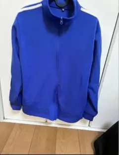 青いジャージセット（ストライプ付き）